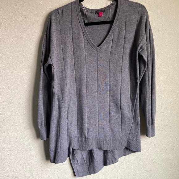 VINCE CAMUTO Gray V-neck Asymmetrical Stripe texture women sweater Size M - Picture 1 of 7